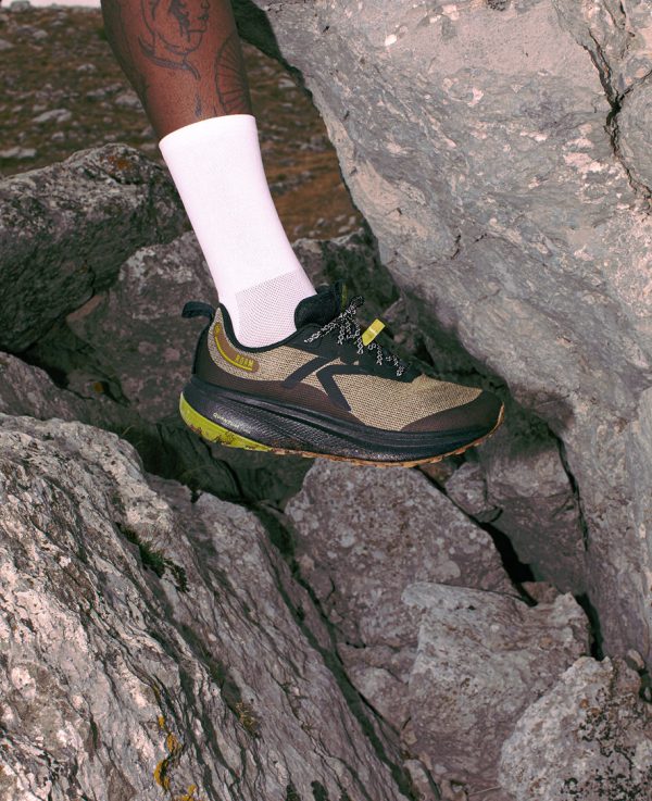 Men's Roam Trail Running Shoe  |  Black/Orange Peel